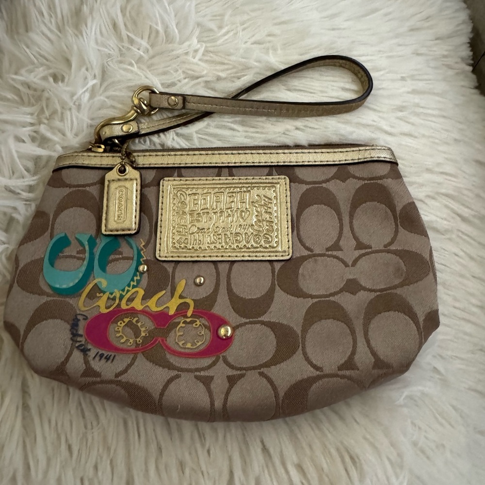 Coach Poppy EUC Daisy Pop Medium Wristlet